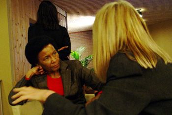 Mrs Mbeki and Pamela Hartigan (©JE)