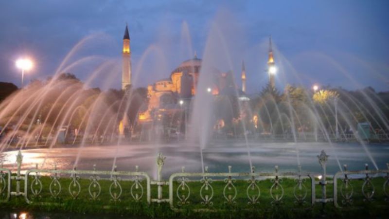 Haghia Sophia through fountains