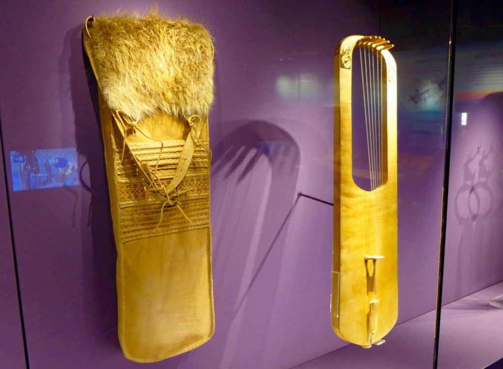 Lyre, with its beaver-fur case